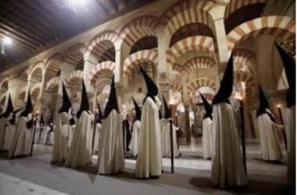 A 20 Metros De La Mezquita Catedral ,Apartamentos Turistico Cespedes 5 Kordoba Bagian luar foto