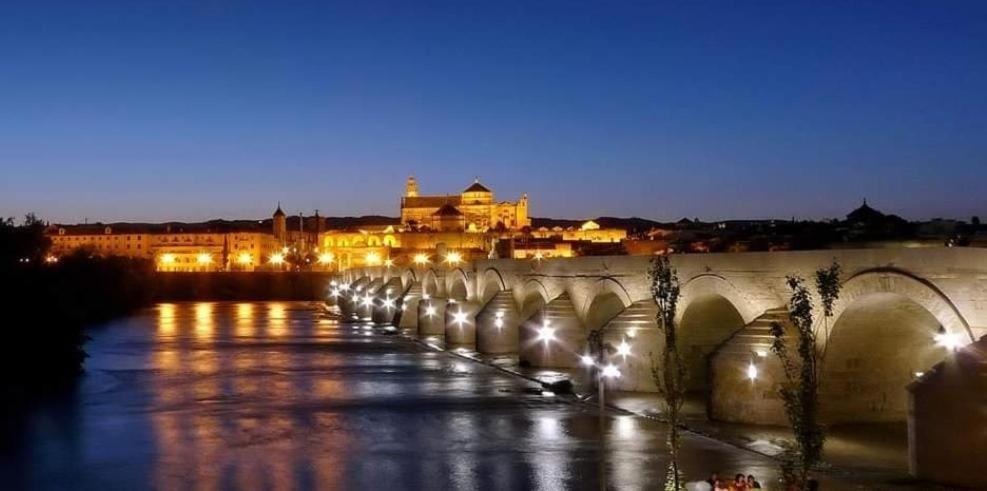 A 20 Metros De La Mezquita Catedral ,Apartamentos Turistico Cespedes 5 Kordoba Bagian luar foto