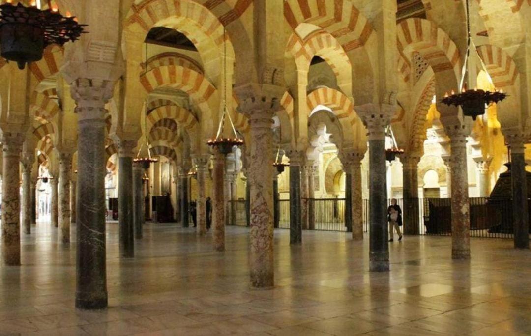 A 20 Metros De La Mezquita Catedral ,Apartamentos Turistico Cespedes 5 Kordoba Bagian luar foto